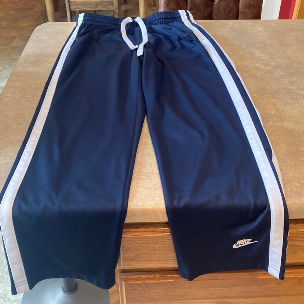Men’s Nike pants size large inseam measures about 32”